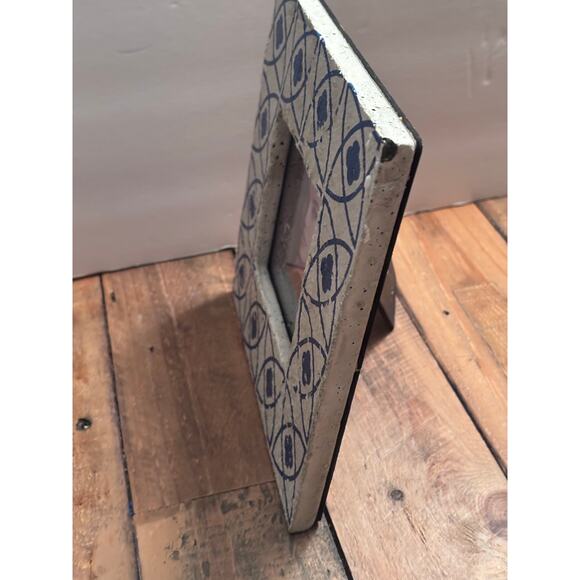 Painted Cement Handcrafted vintage look Photo Frame Picture Holder
4x4 photo - Picture 3 of 8